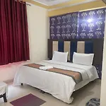 Hotel Airport By Family Stay